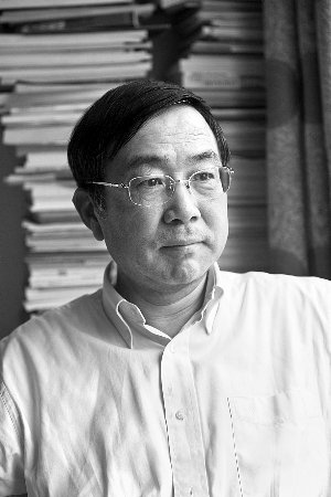 张汝伦教授从小喜欢看书,而且书看得很杂,因而喜欢的书也不少.