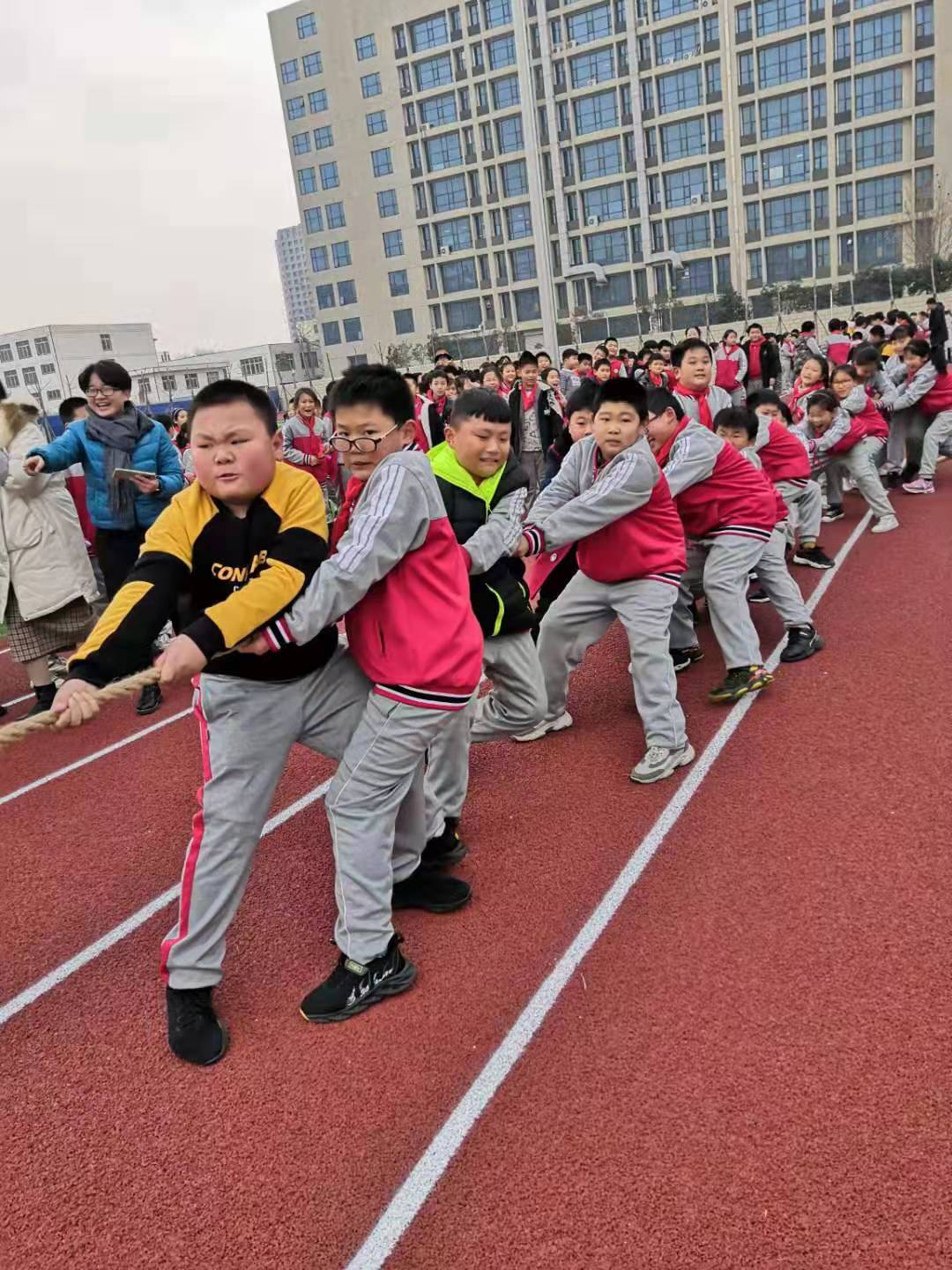 临沂龙腾小学举行第一届冬季阳光趣味活动