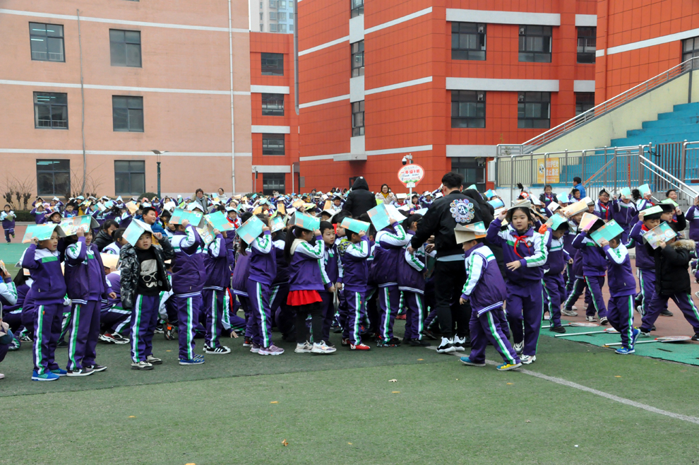 临沂北城小学举行校园地震预警与应急疏散演练