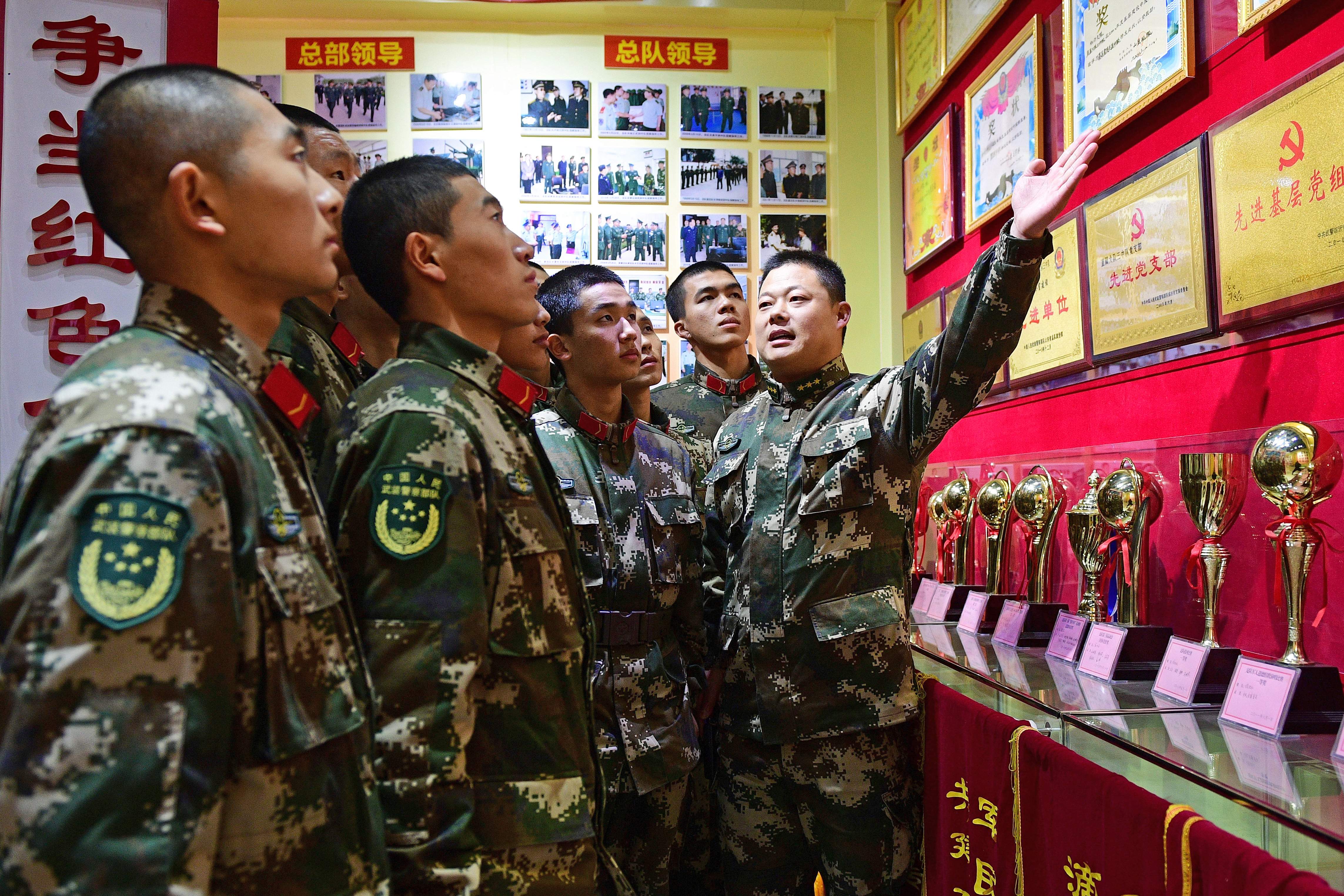 解放军和武警部队开展各种活动庆祝新中国成立72周年_凤凰网视频_凤凰网
