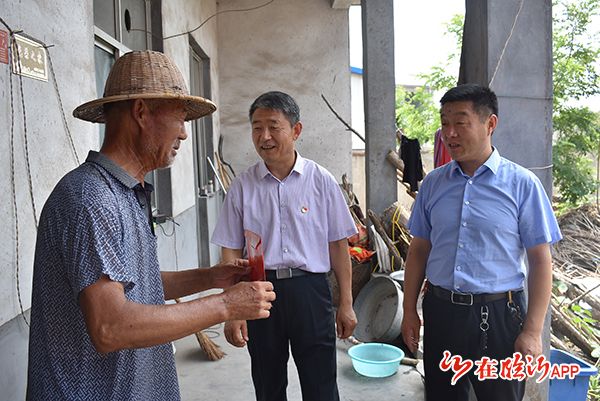 冯家同到蒙阴街道进行七一走访活动