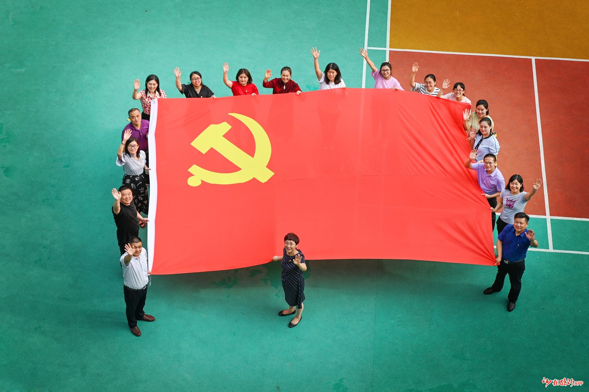 壁纸：天安门广场举行隆重国旗升旗仪式_新闻_腾讯网