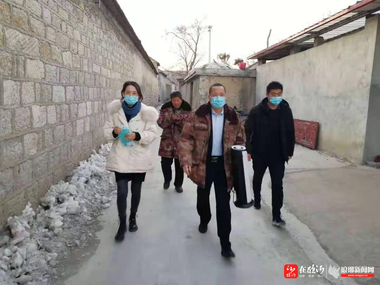 兰陵县磨山镇织密抗寒潮工作网,把贫困群众温暖安全过冬问题放在心上