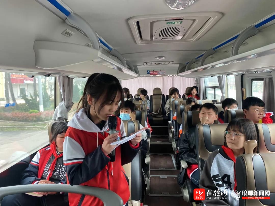 临沂半程中学开展"听党话,感党恩,跟党走"党伴我成长党团队共建主题