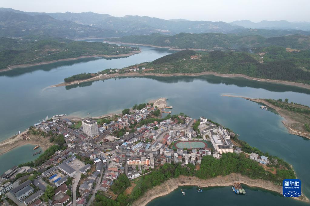 新华社记者 邵瑞 摄近日,位于汉江上游的陕西省安康市汉滨区流水镇