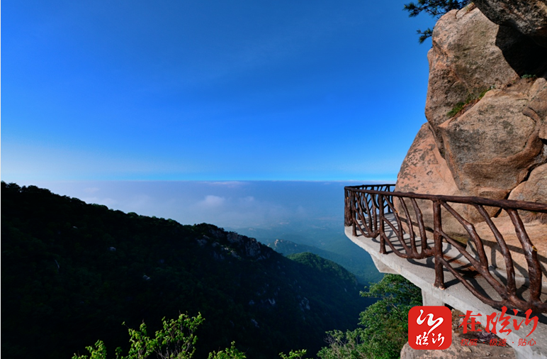 上午,赴蒙山龟蒙景区,海拔1,156米,为山东省第二高峰,与泰山遥遥相望