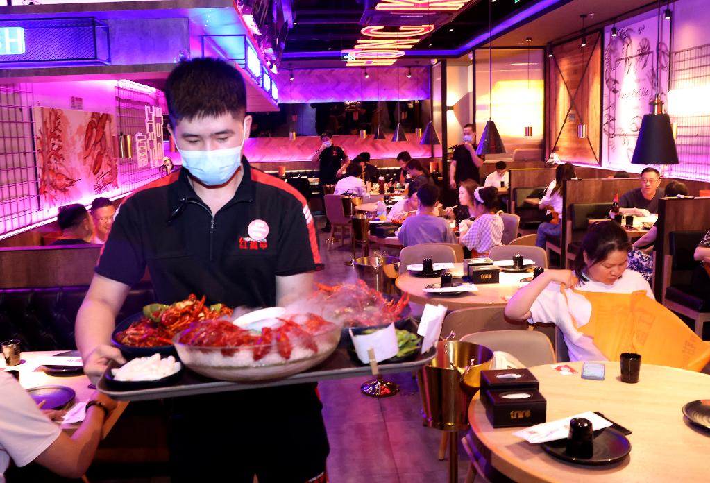 上海餐饮服务行业的春天：一场美食文化的盛宴