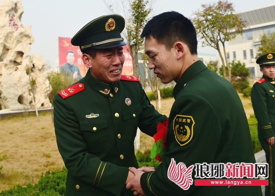 武警临沂支队2016年冬季复退老兵挥泪作别警营