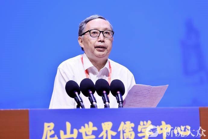 至圣孔子基金会会长,尼山世界儒学中心理事会名誉理事长孔垂长