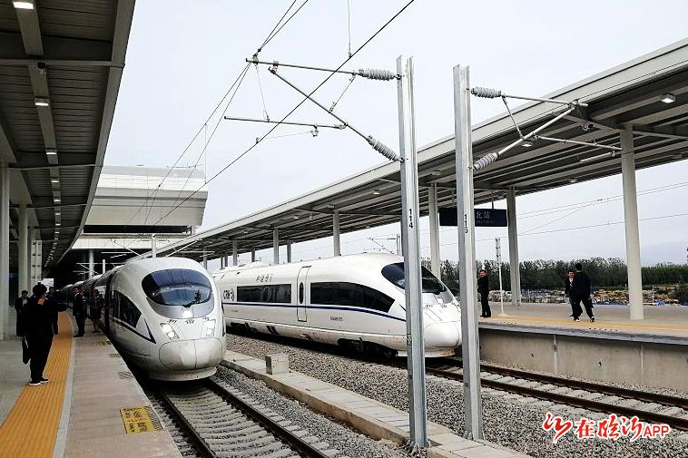 刚刚鲁南高铁运行试验在临沂北站开始发车