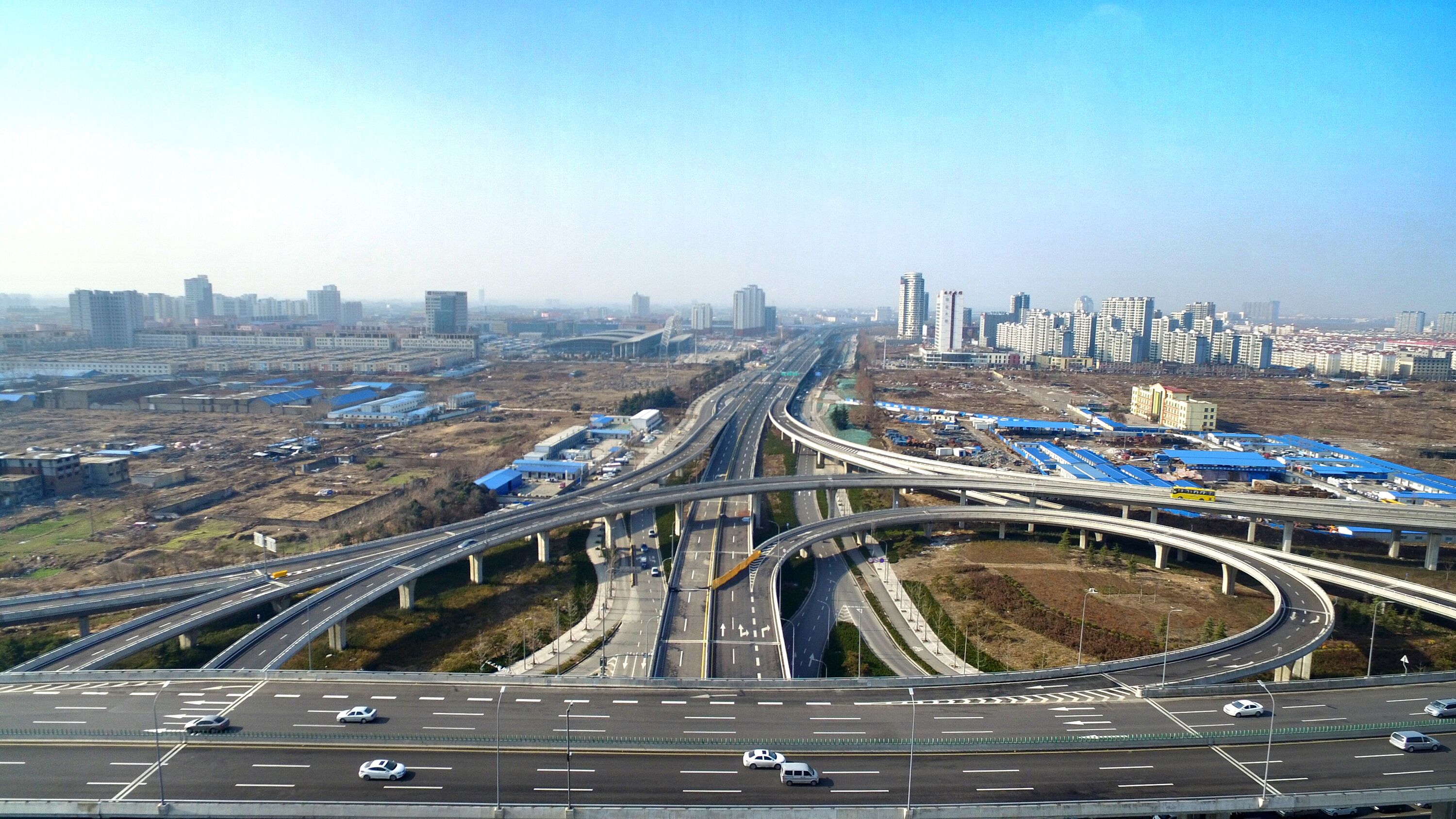 双岭路高架桥在五区新建项目和投资数额中,各区建设略有不同.