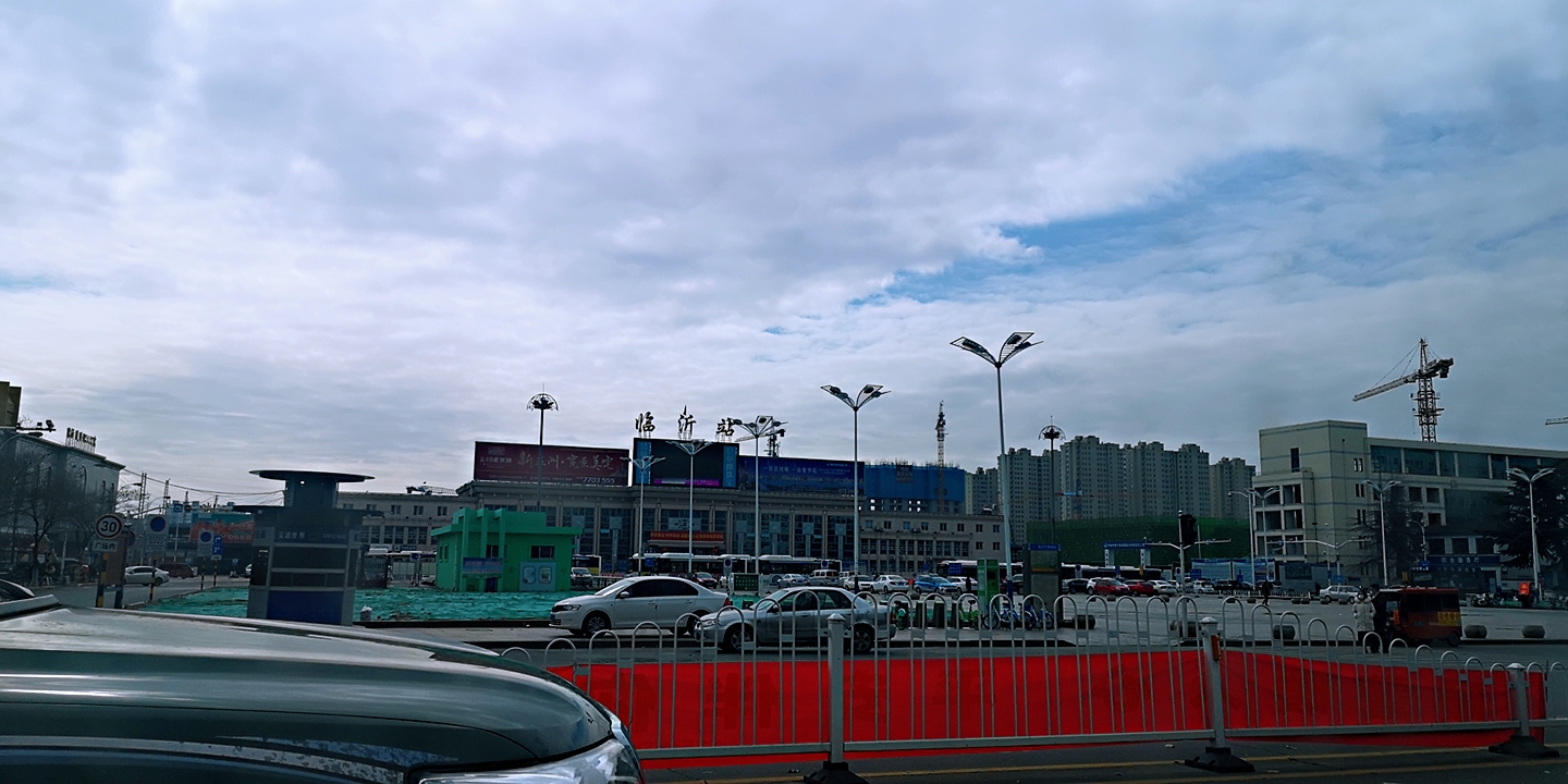 正月初三抗疫情临报融媒记者陶然路火车站替您探街