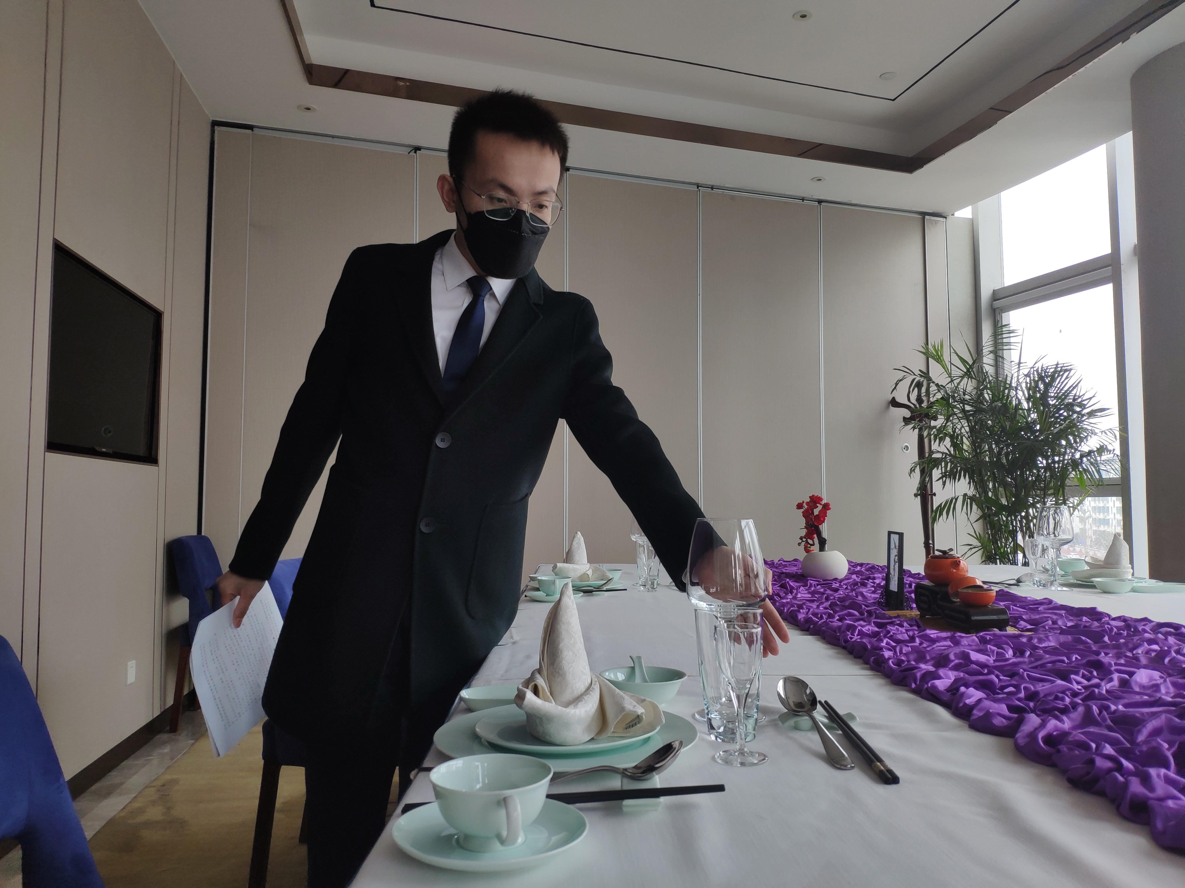 翔宇豪生大酒店在就餐区设置的公勺公筷.
