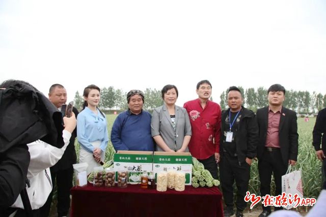 67大衣哥朱之文来兰陵县芦柞镇助农兴农