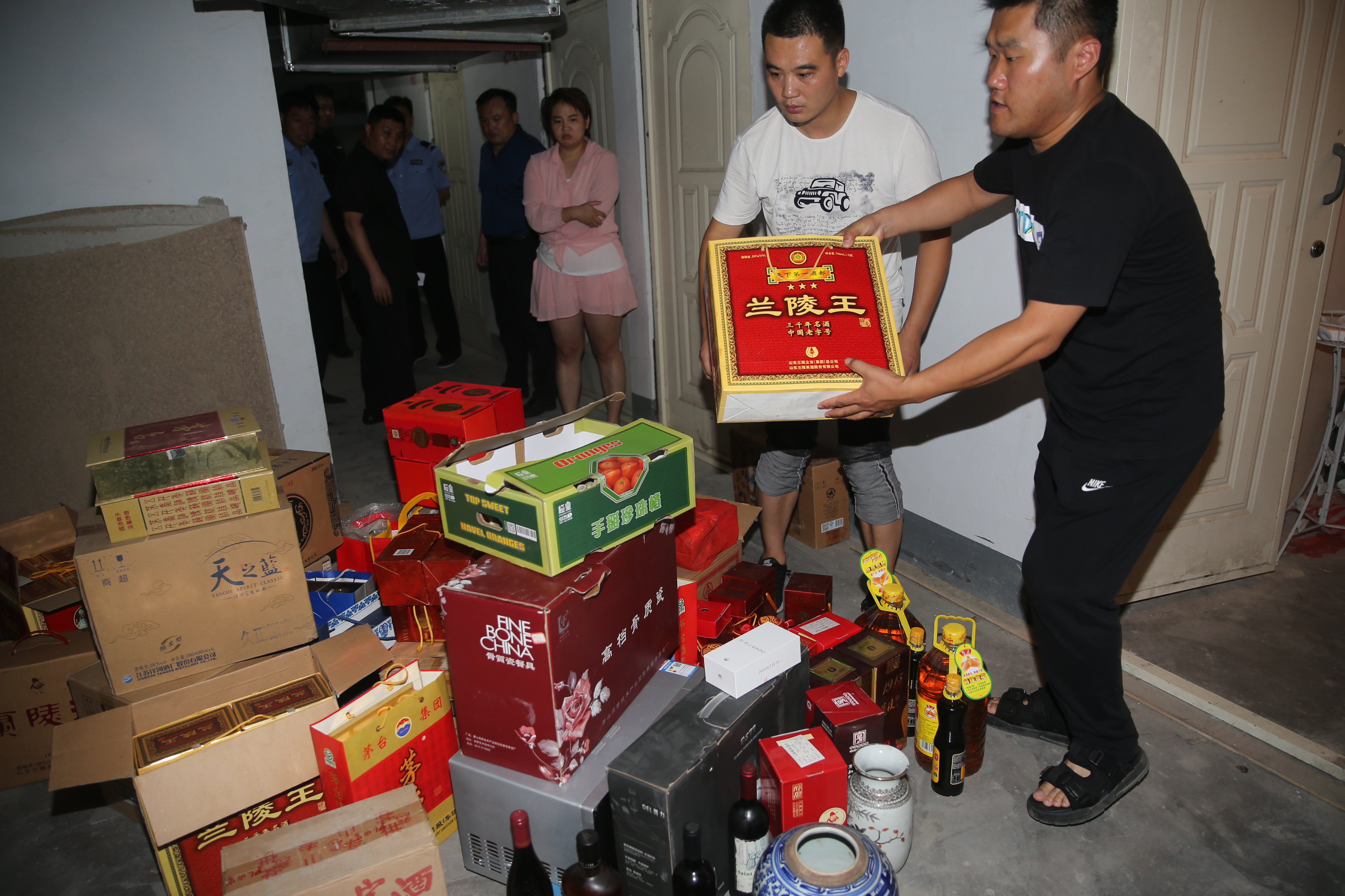 临沂一男子自学开锁专偷高档名酒