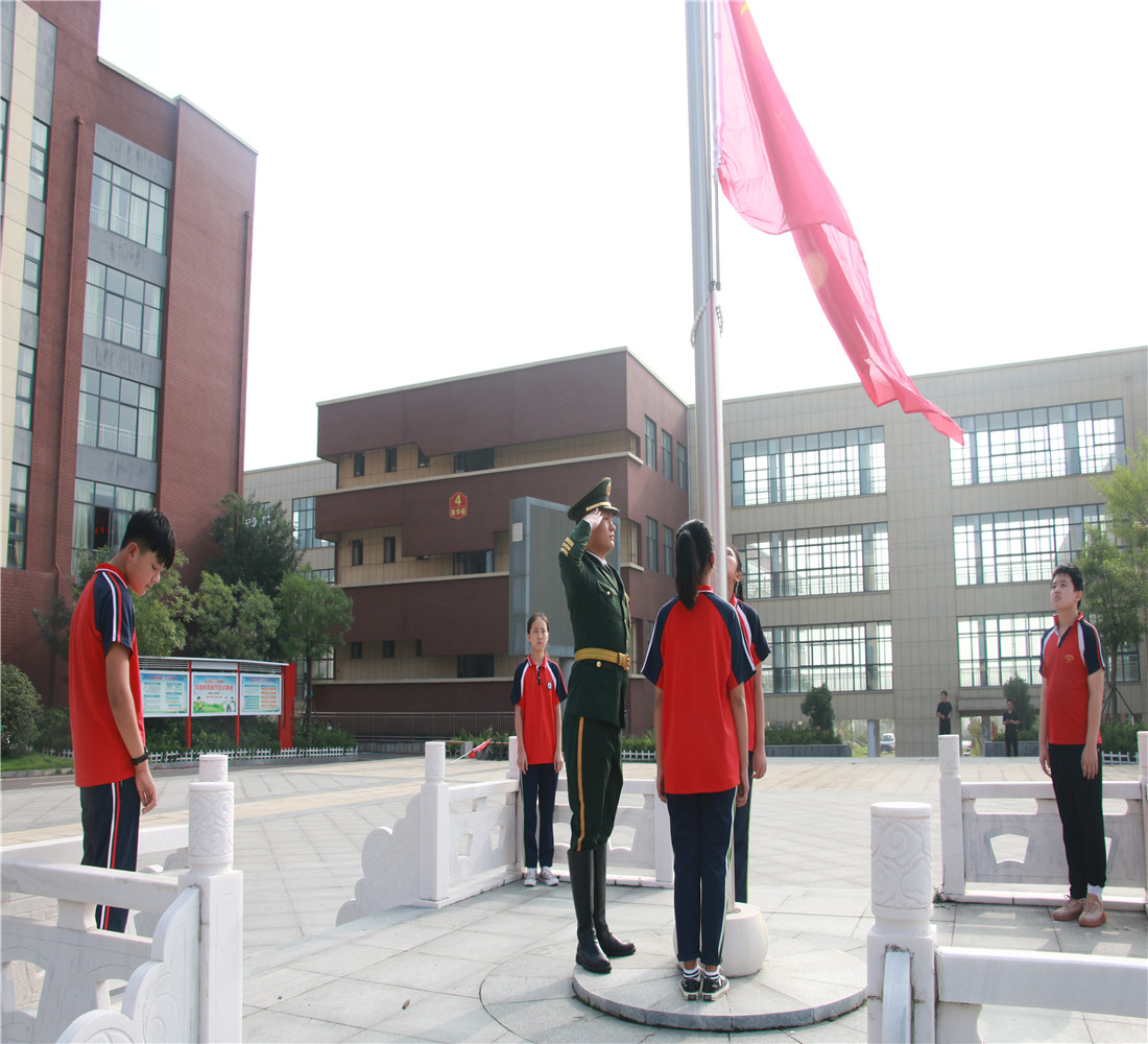 临沂临港实验中学军训图片