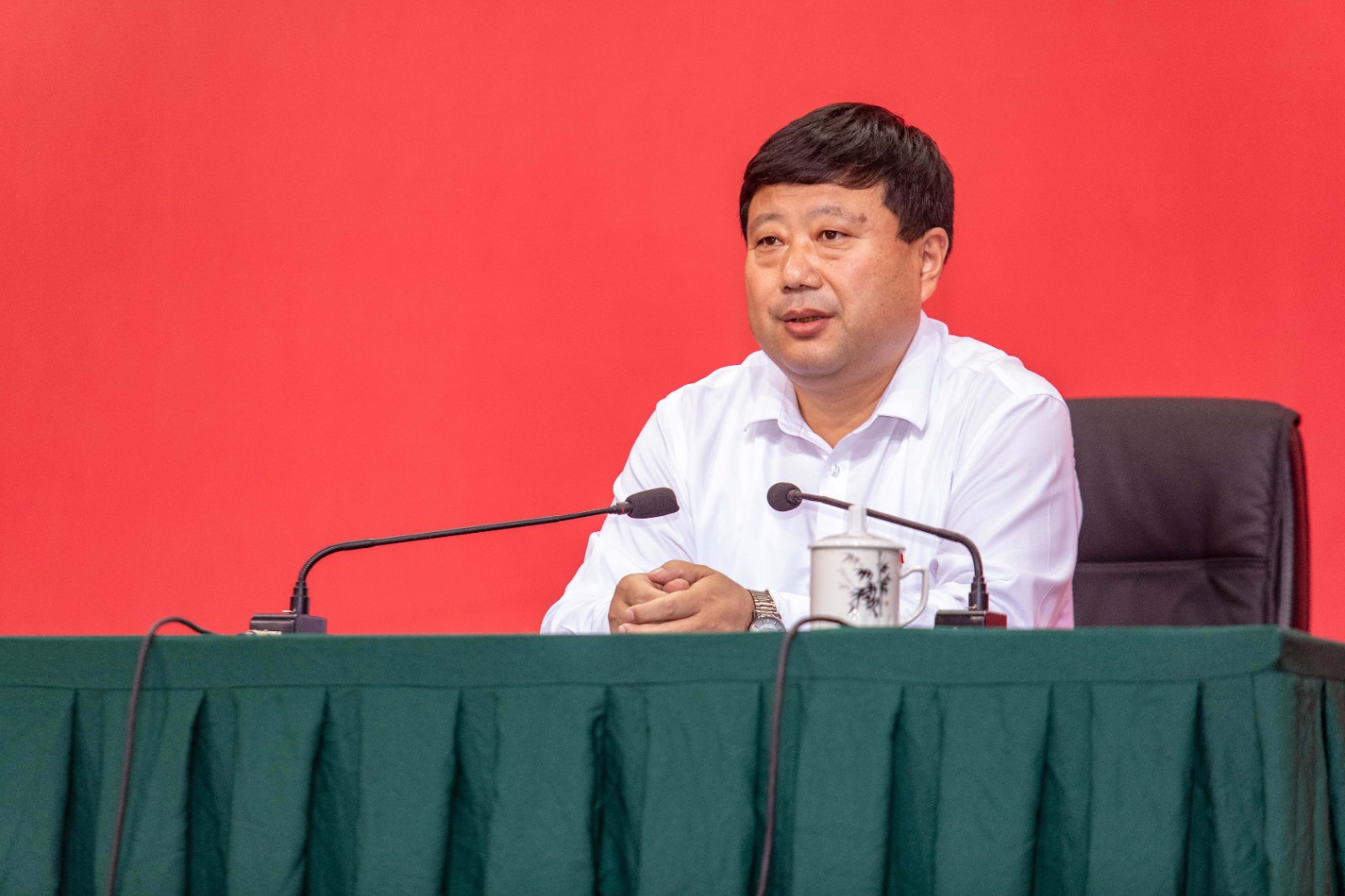 王传喜应邀到北京大学作报告5000多名新生参加报告会55万余人收看网上