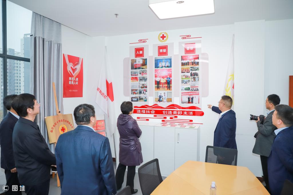 先后参观了鲁南制药集团展览馆,鲁南制药红十字会办公室暨志全博爱