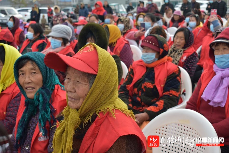 苏村镇隆重举行沂南县第十六届广场文化艺术节暨苏村镇孝善之星表彰