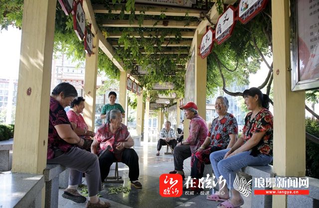 新时代文明实践柳青街道赵岔河小区居民幸福生活