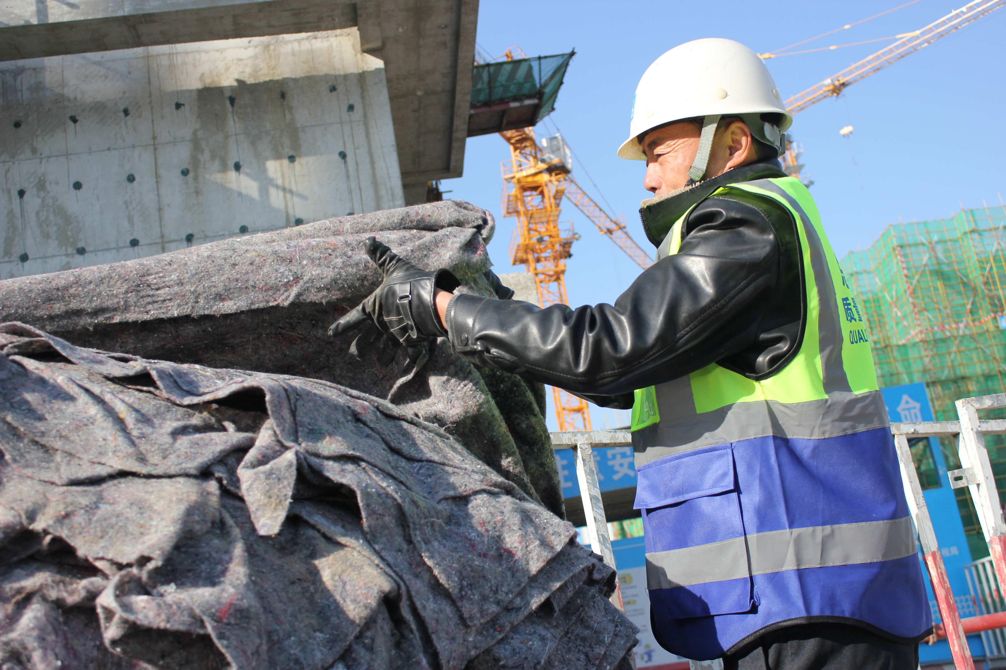 临沂因他们而美丽致敬寒冬中坚守一线的建筑工人