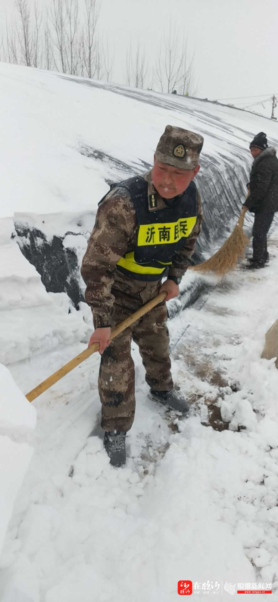 民兵冬季服装图片