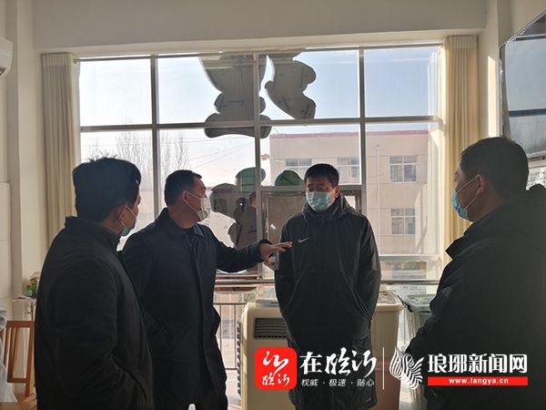 孙令杰一行先后来到高都镇卫生院,高都镇中心学校