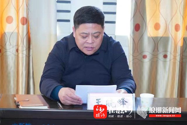 会上,临沭一中党委副书记,校长臧书杰代表学校领导班子作对照检查