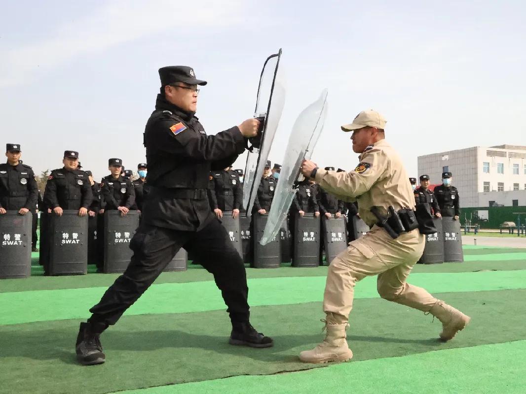 临沂特警四天三夜封闭集训掀起春季大练兵热潮