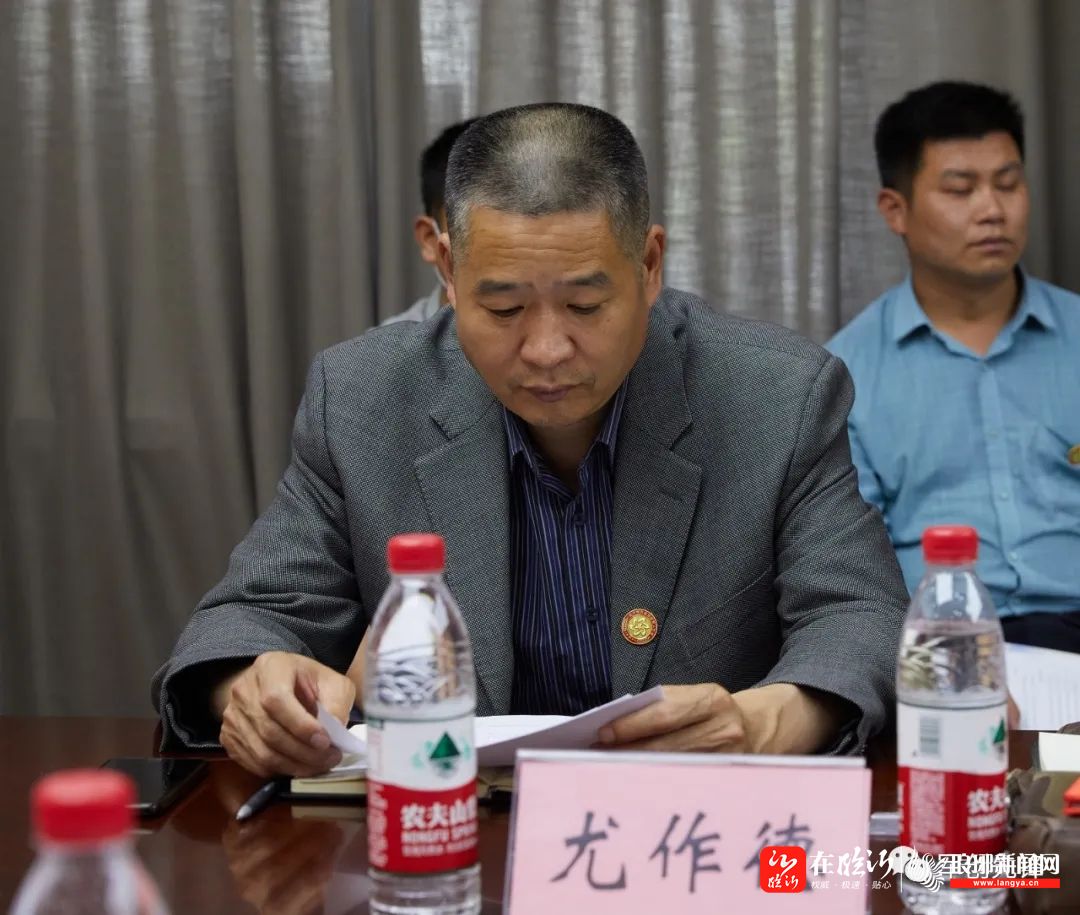聘任临沂军分区政治部原主任盛建伟大校,市水利局原局长申作信同志