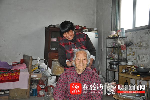联城镇张圣兰悉心照料老人传承优良家风