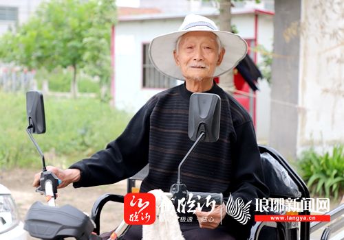 郯城县马头镇老人做好事遭遇险情群众助脱险化险为夷