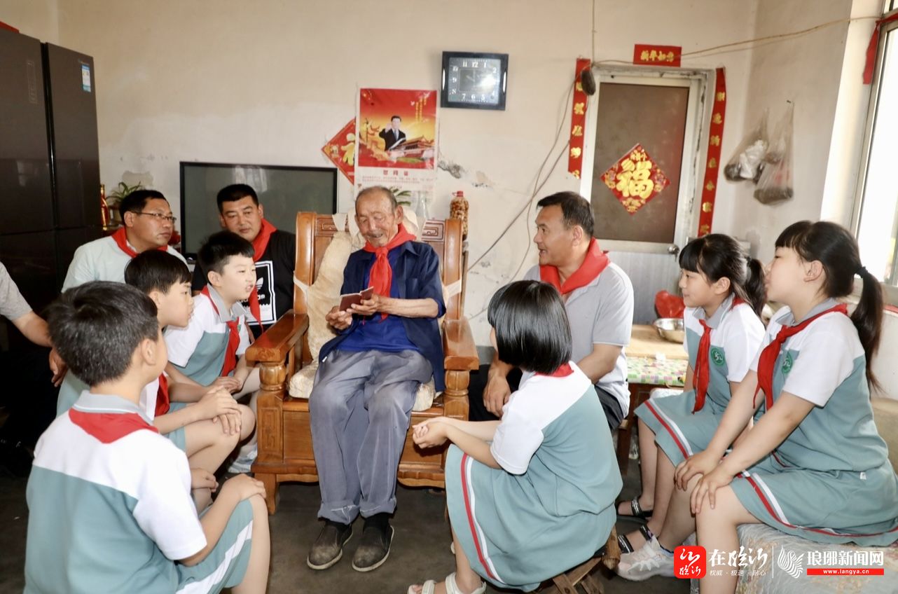 镇街新闻仲村镇我听老兵讲故事红色精神永流传02