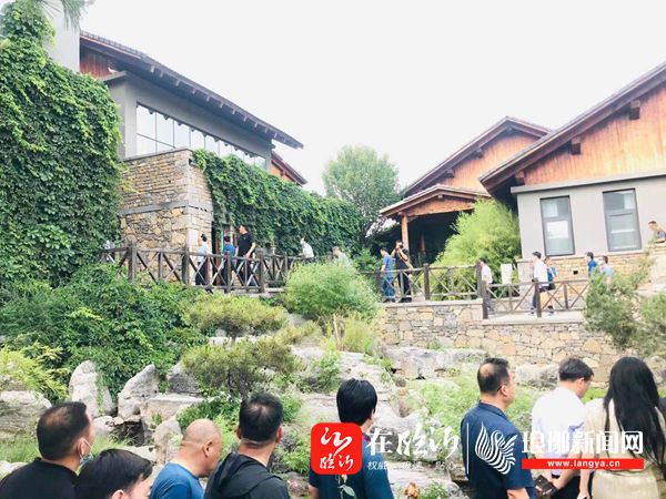 马泉创意农业休闲园位于沂南县铜井镇马泉山,是一个集林果生产研发