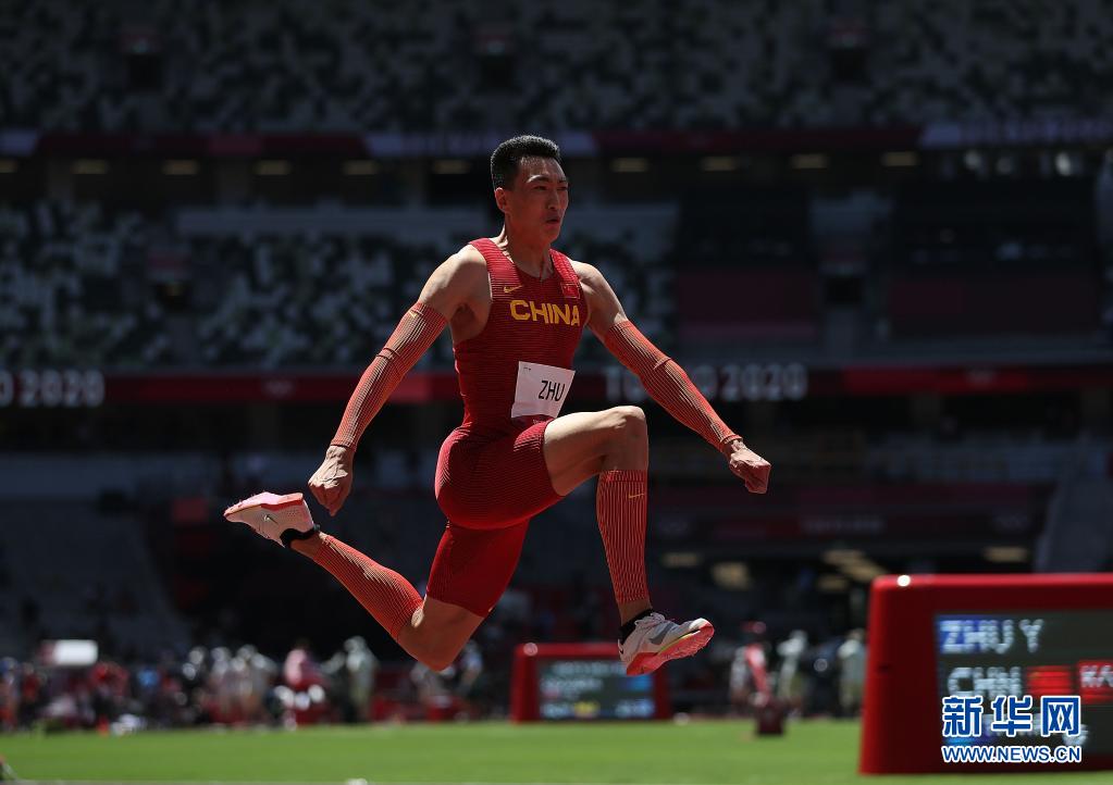 朱亚明获得田径男子三级跳银牌