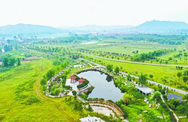 莒南县十字路街道虎山泉村开发建设的美丽乡村,让家乡山青水绿天更蓝