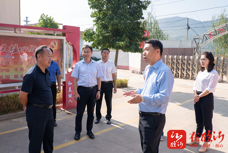 浦发银行临沂分行一行到平邑浦发爱心小学开展慰问活动