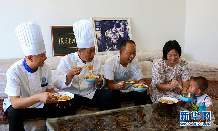 牛杂面已备好家乡亲人喊聂海胜回家吃面