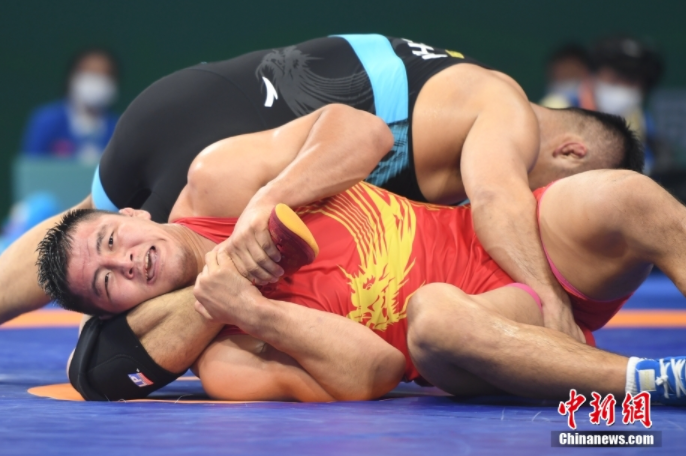摔跤男子自由式97公斤级山东杨超强夺冠