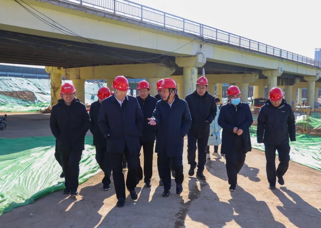 市住建局党组书记赵明视察集团承建重点城建项目