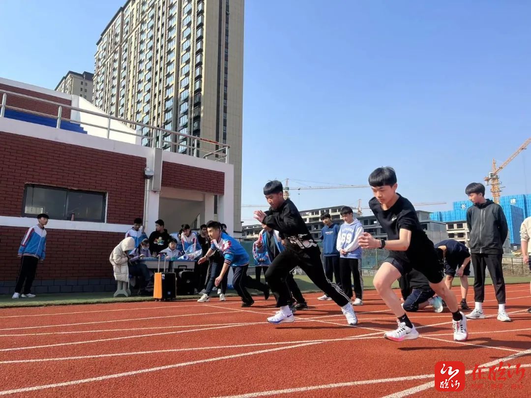 临沂第十七中学校服图片