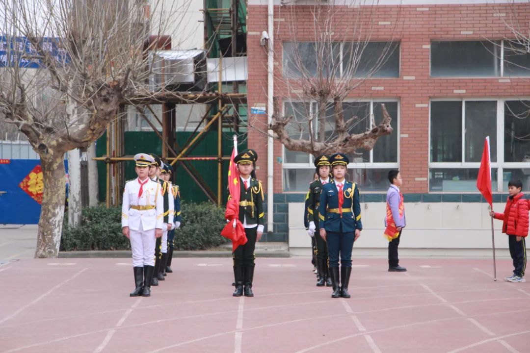 临沂玉龙湾小学举行第三周主题升旗仪式