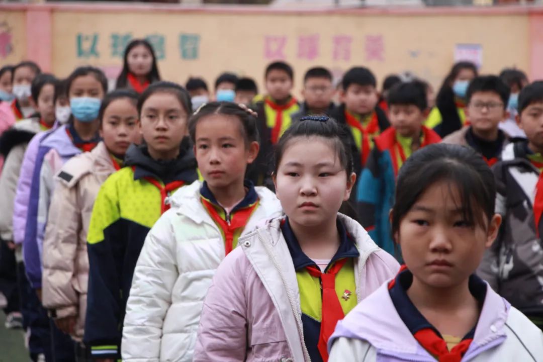 临沂玉龙湾小学举行第三周主题升旗仪式