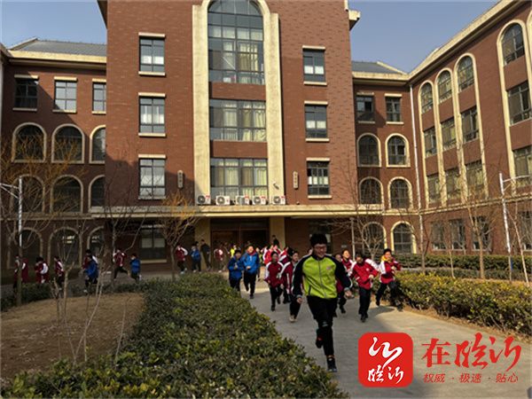 临沂西城实验学校开展防火应急疏散演练活动