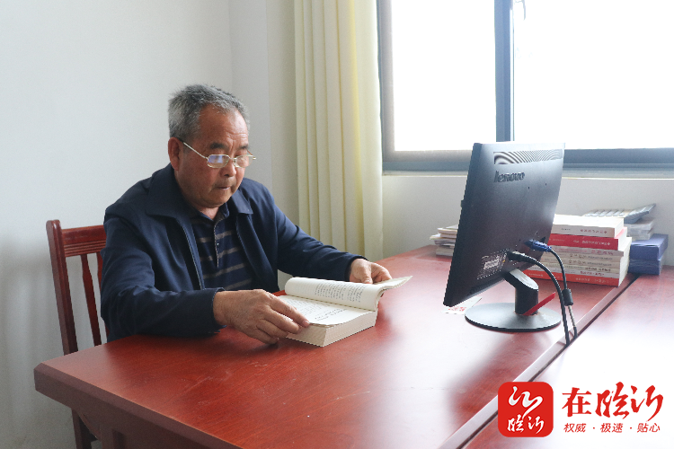 在上个世纪70,80年代,农村几乎没有多少文化生活,农民白天下地务农