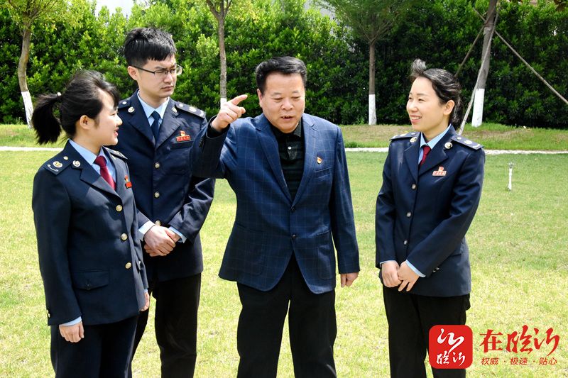 兰陵税务薪火相传学党史新老对话悟初心