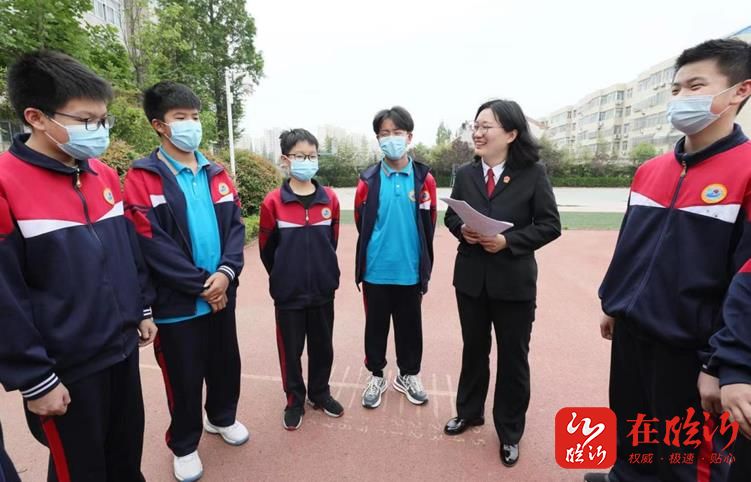 临沭县第二初级中学举行法制教育报告会