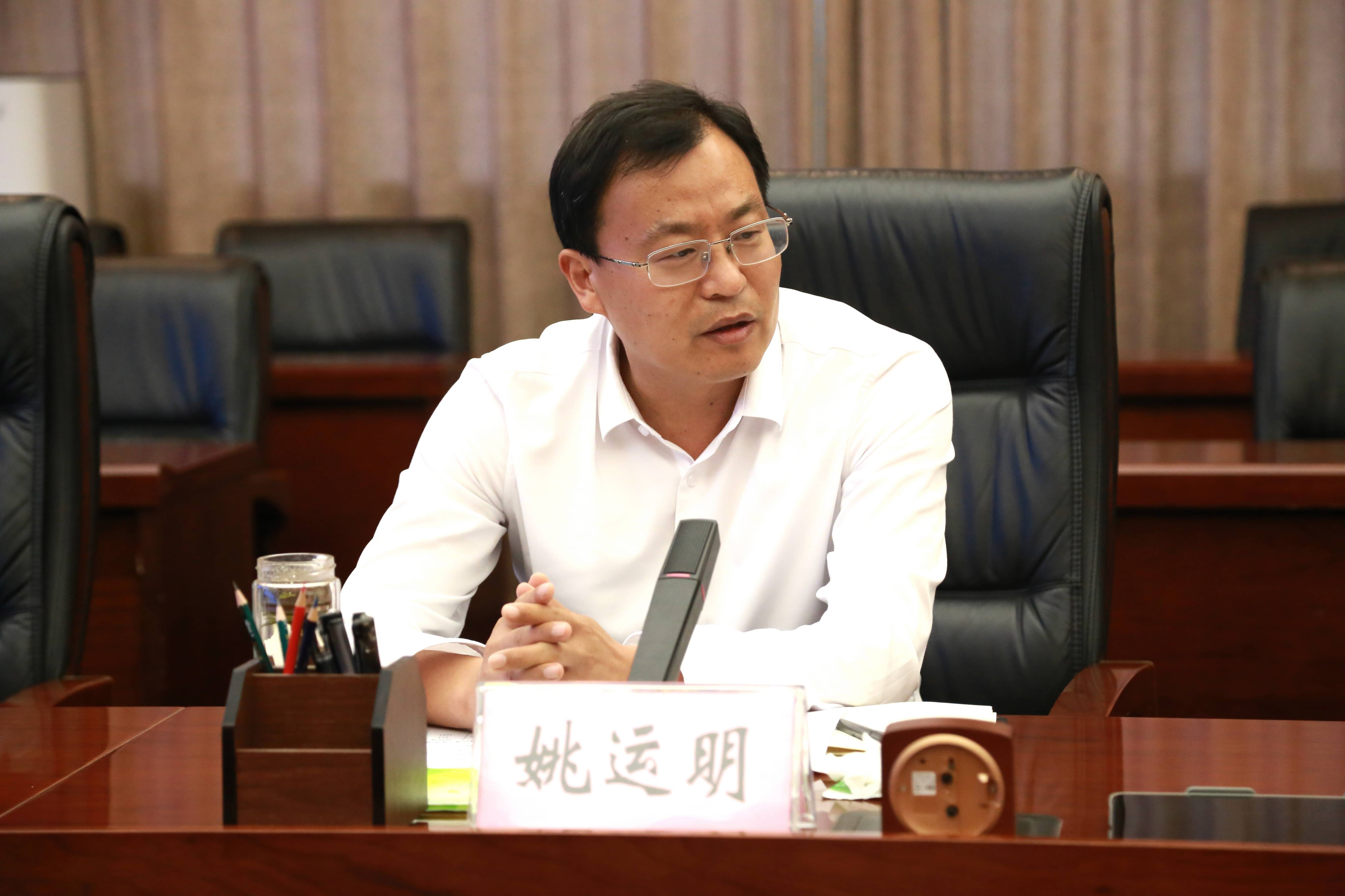 姚运明指出,要提高思想认识,强化责任担当,不断增强初中教育教学质量