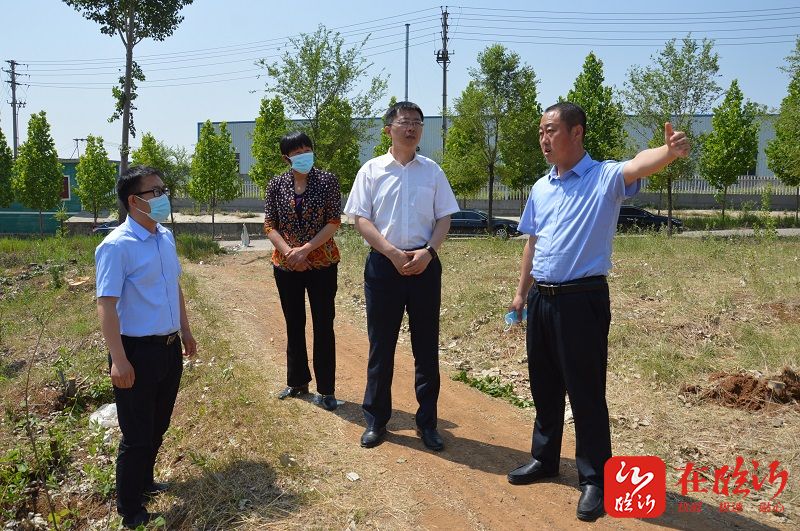 蒙阴县县委副书记县长苗运全到常路镇调研传统工业转型升级工作情况