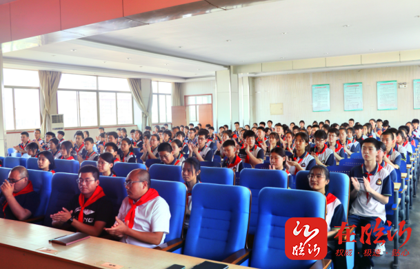 临沂朱保中学举行20202021学年度红领巾奖章一星章颁章仪式